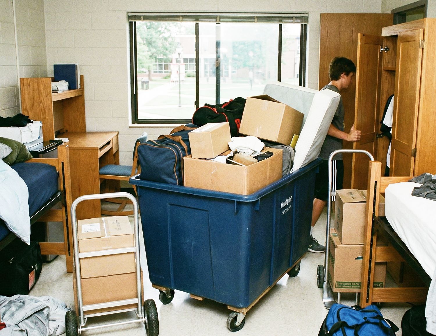 Moving in day at the dorm